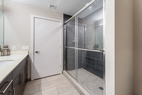 Spacious 3BR | Pool, Gym, Near Beach & Speedway 30 Dwell