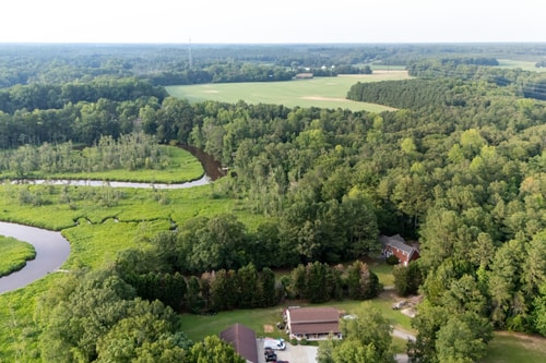 VA Riverfront 4BR | Dock + Kayaks + Games 52 Dwell