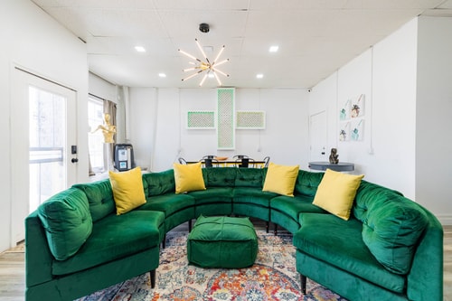 Bright & Airy Home w/Stylish, Contemporary Touches 8 Dwell