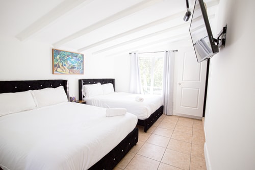 Spacious 5-Bedroom House with Pool in North Miami 41 Dwell