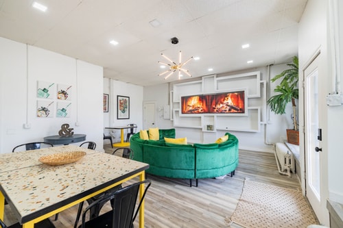 Bright & Airy Home w/Stylish, Contemporary Touches 6 Dwell