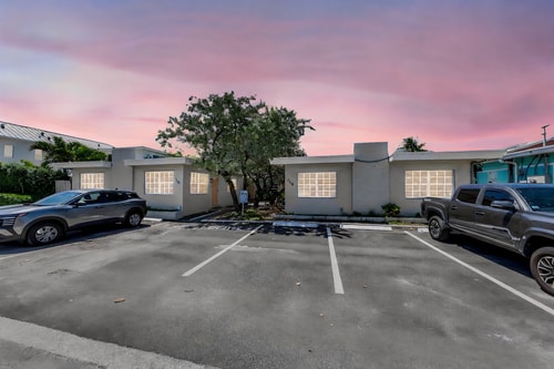 Beachside 1BR w/ Parking in Hollywood 27 Dwell