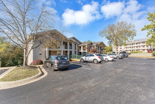 Branson 2BR Retreat | Jacuzzi + Gym + Pools 34 Dwell