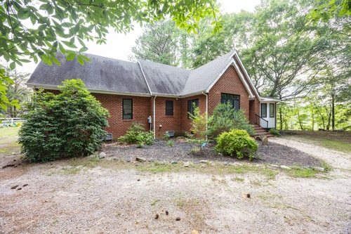 VA Riverfront 4BR | Dock + Kayaks + Games 1 Dwell