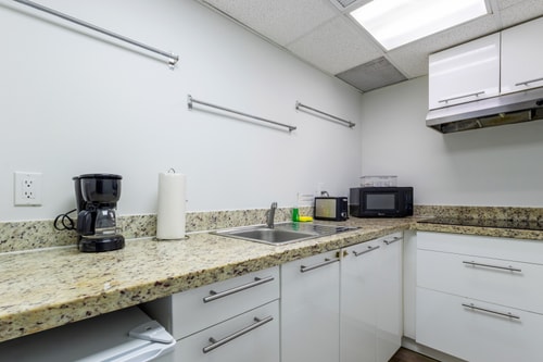 Coastal 2BR Escape | Walk to Beach & 2 Queen Beds 6 Dwell