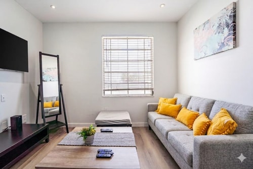 Walk to Beach & Ocean Drive | Pet-Friendly 15 Dwell