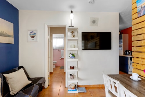 1BR Studio Parking, Pet Friendly and BBQ Area 6 Dwell