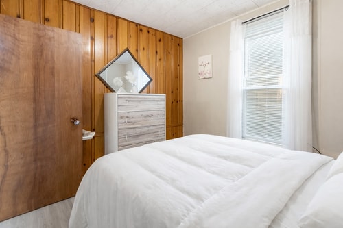 Modern 2BR Apartment • Free Parking • Baden 4 Dwell