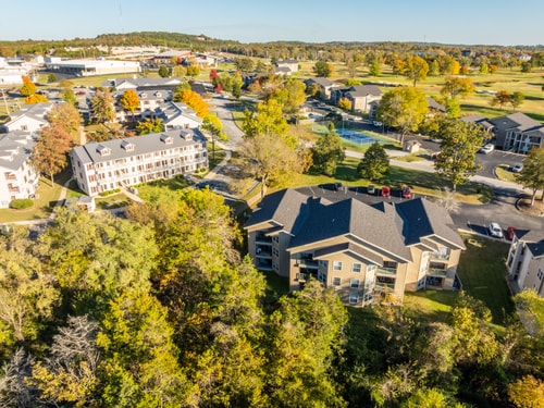 Branson 2BR Retreat | Jacuzzi + Gym + Pools 60 Dwell