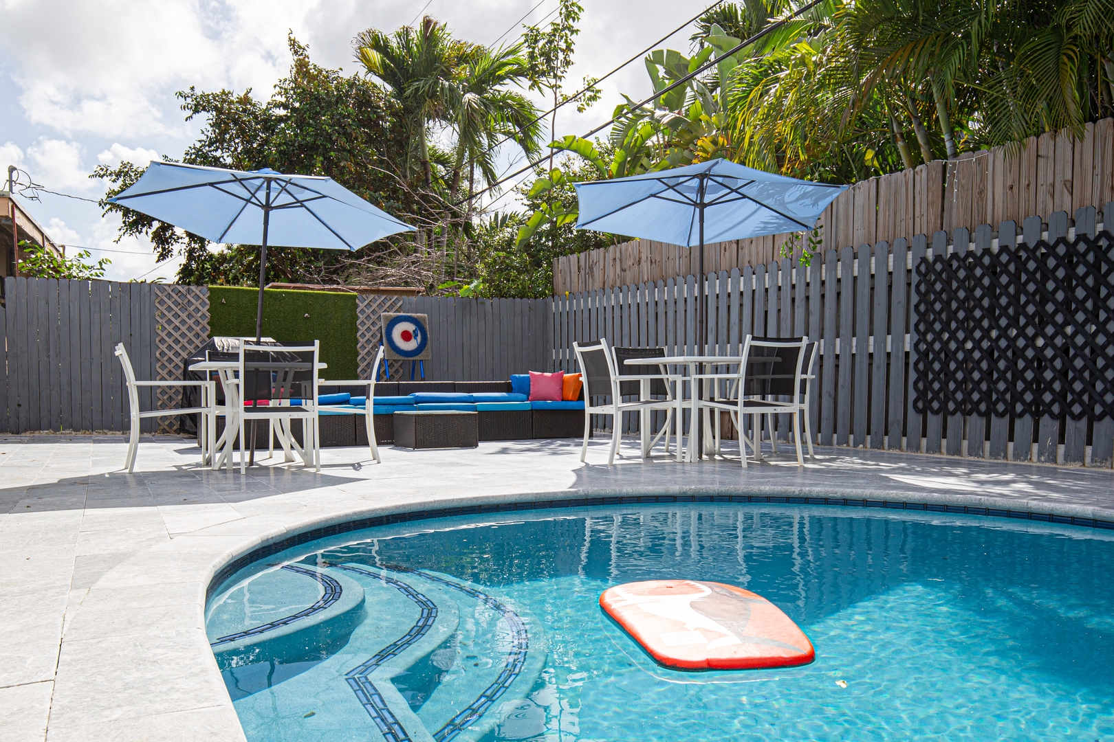 Spacious 5-Bedroom House with Pool in North Miami Dwell