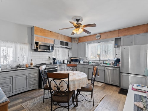 Pet-Friendly Historic 4BR Home in Illinois 6 Dwell