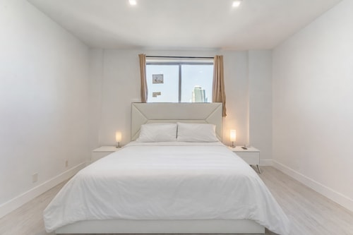 Seaside Penthouse with Pool & Direct Beach Access 19 Dwell