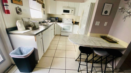 2BR Hollywood Retreat w/ Garden, BBQ & Parking 2 Dwell