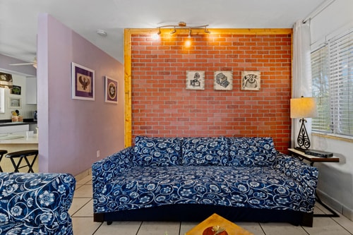 Bright 2BR Getaway | BBQ, Garden & Parking 5 Dwell