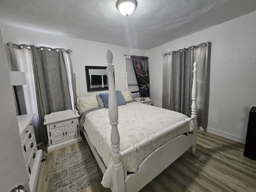 Brickell 2BR Retreat • Patio • Pets OK 35 Dwell