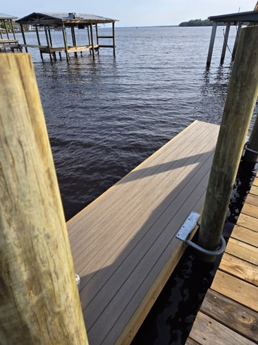 Lakefront 3BR Retreat w/ Shared Dock 20 Dwell