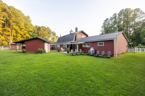 Skippers VA Lakefront 3BR | Dock + Firepit 8 Dwell