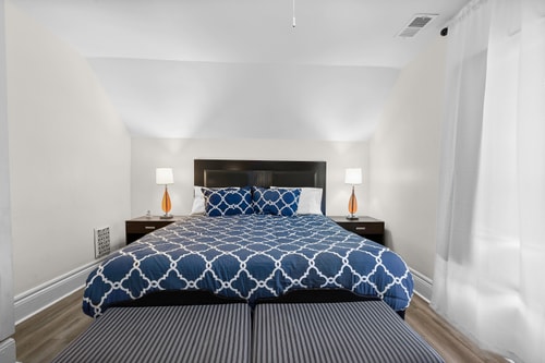 Mexicantown Detroit 2BR | Sleeps 7 + WiFi 1 Dwell