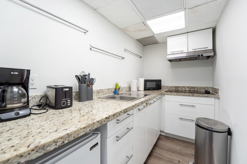 Walk to Beach & Ocean Drive | Pet-Friendly 6 Dwell