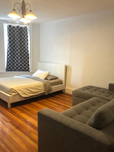 39S1 | Huge 5BR 2BA w/AC & W/D 75ft to Greenline! 4 Dwell