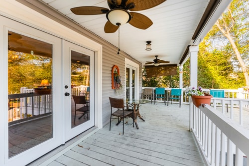 Charming 3-Bed Beach House with bathtub & BBQ 21 Dwell