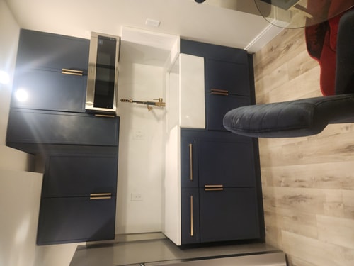 Shrewsbury King Suite | 100in TV + Shower 8 Dwell