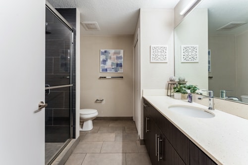 Spacious 3BR | Pool, Gym, Near Beach & Speedway 27 Dwell