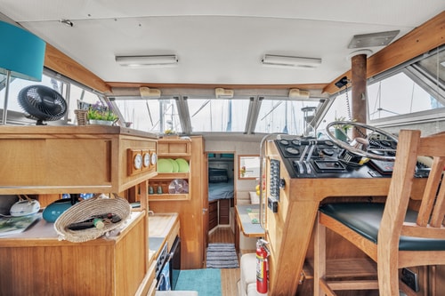 Charming 36ft Yacht | Steps to DTW Anacortes 4 Dwell