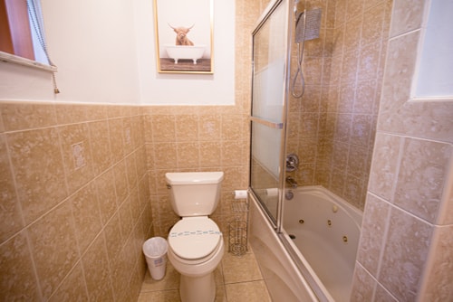 Spacious 5-Bedroom House with Pool in North Miami 39 Dwell