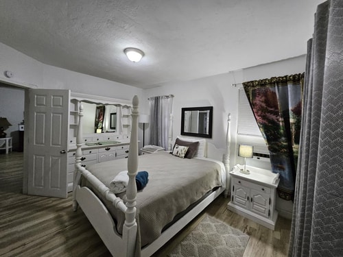 Brickell 2BR Retreat • Patio • Pets OK 30 Dwell