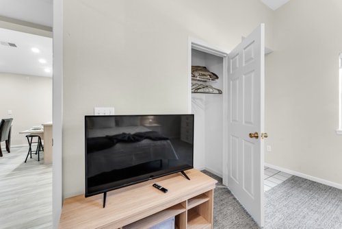 Branson 2BR Retreat | Jacuzzi + Gym + Pools 18 Dwell