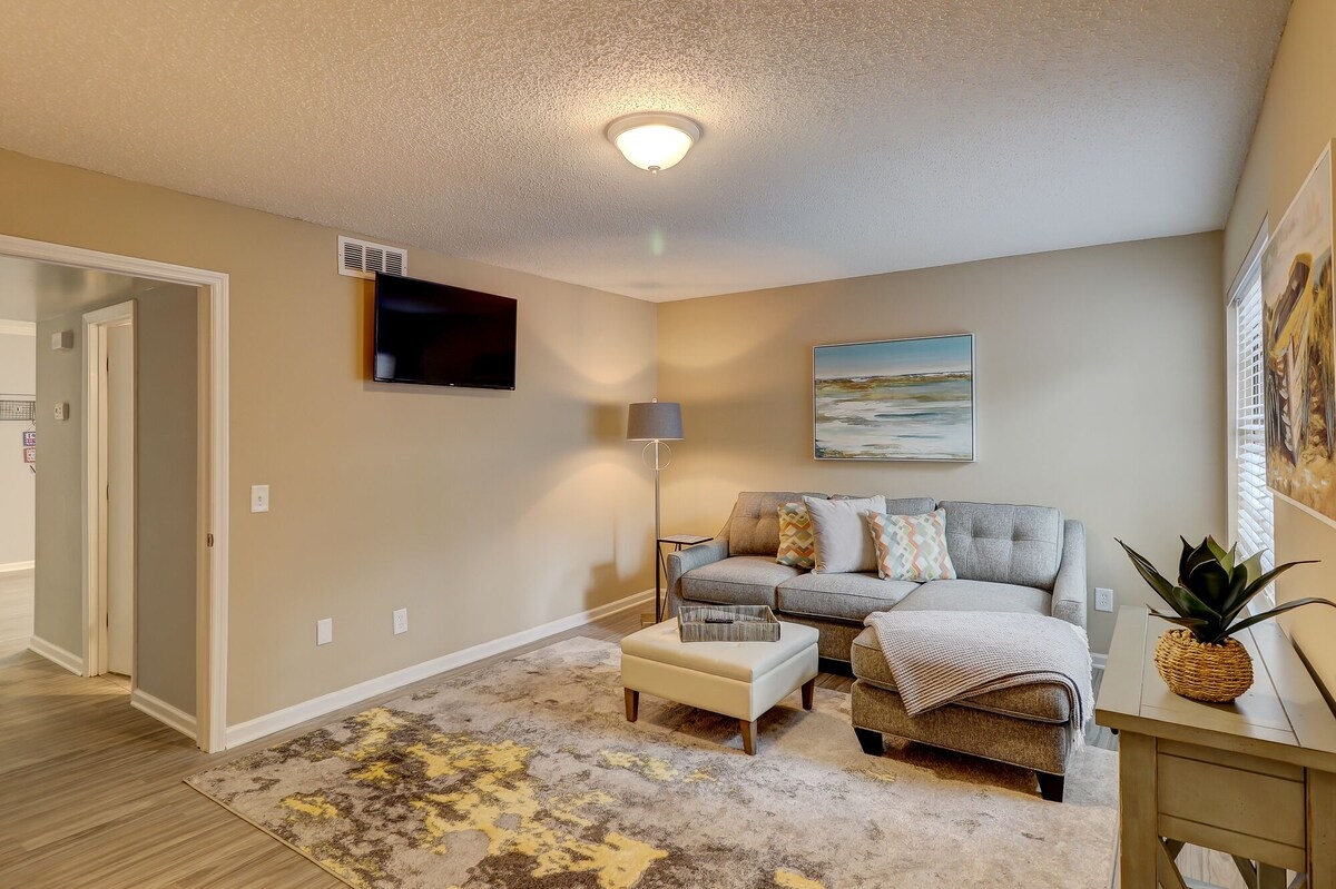 Hilton Head 2BR | Walk to Shops + Pool Dwell