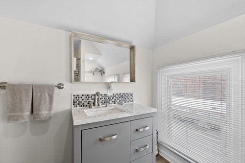 Mexicantown Detroit 2BR | Sleeps 7 + WiFi 8 Dwell