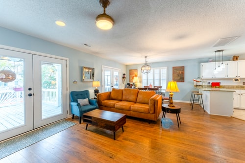 Charming 3-Bed Beach House with bathtub & BBQ 1 Dwell