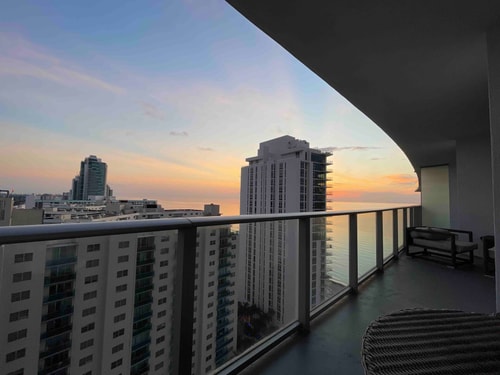 Ocean View Apt on the Beach 2 Bedroom 2 Bath. 9 Dwell