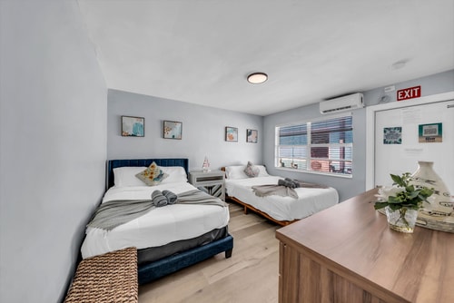Beachside 1BR w/ Parking in Hollywood 4 Dwell