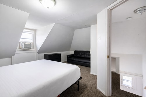 Charming Haven | Near Downtown Detroit 14 Dwell