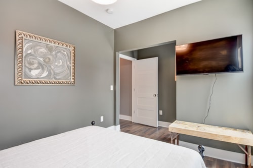 Downtown Milwaukee Area | 4BR Home | Sleeps 14 13 Dwell