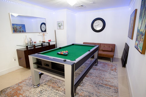 Spacious 5-Bedroom House with Pool in North Miami 19 Dwell