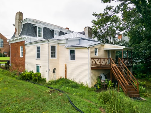 Renovated 4BR | 10 Min to Liberty University 60 Dwell