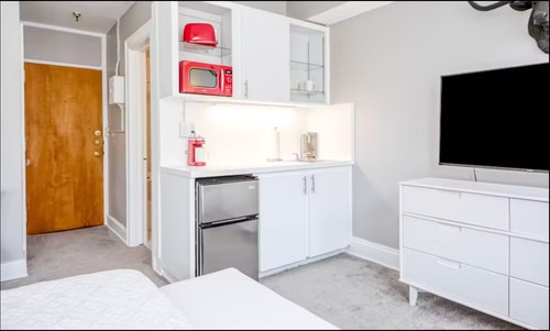 Beachside Palm Beach Condo | Pool & Walk to Sea 8 Dwell