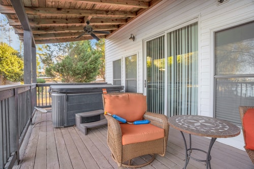 Lake Murray 5BR | Hot Tub + Outdoor Kitchen 34 Dwell