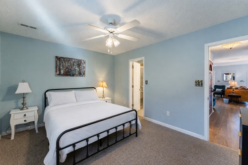 Charming 3-Bed Beach House with bathtub & BBQ 15 Dwell