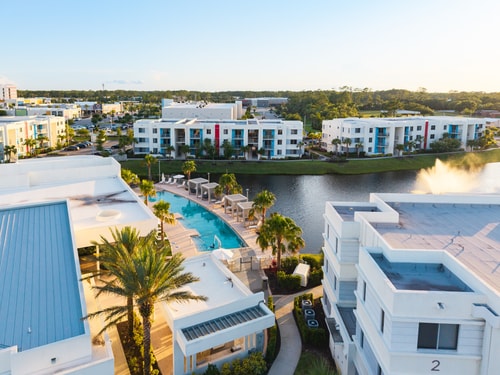 Spacious 3BR | Pool, Gym, Near Beach & Speedway 39 Dwell