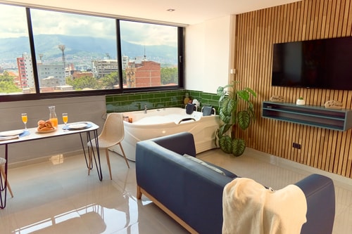 Rosa Negra Luxury Suite w/ Jacuzzi Near Stadium Dwell