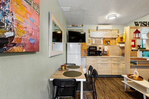 Modern 1BR Studio in Hollywood | Free Parking 11 Dwell