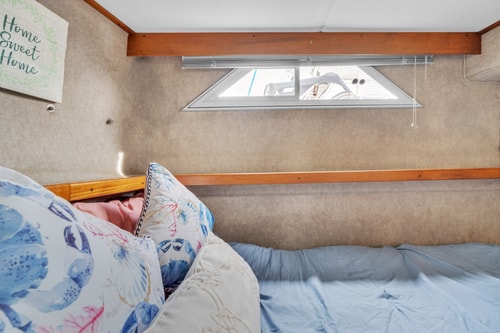 Charming 36ft Yacht | Steps to DTW Anacortes 17 Dwell