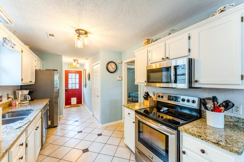 Charming 3-Bed Beach House with bathtub & BBQ 6 Dwell