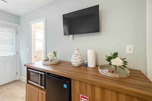 Dania Beach 1BR | Steps to Ocean + Parking 1 Dwell