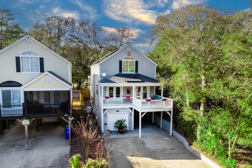 Charming 3-Bed Beach House with bathtub & BBQ 19 Dwell